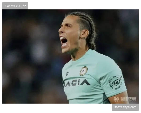 特写：乌迪内斯门将西尔维斯特里扑出关键点球后振臂高呼